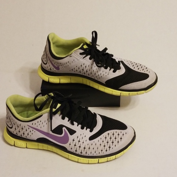 Nike Free 4.0 v2 women's shoes size 8.5 Nike Free 4.0 v2 women's shoes size 8.5